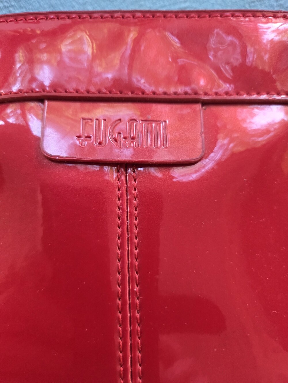 Fugatti Red Patent Leather Shoulder Bag - Picture 3 of 10